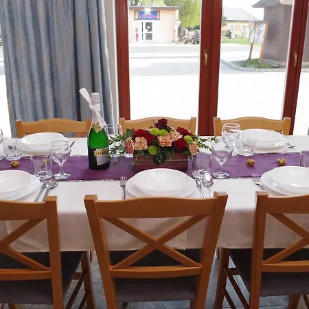 Alojamento de Acomodação e Pequeno-almoço Tölgyfa 3*